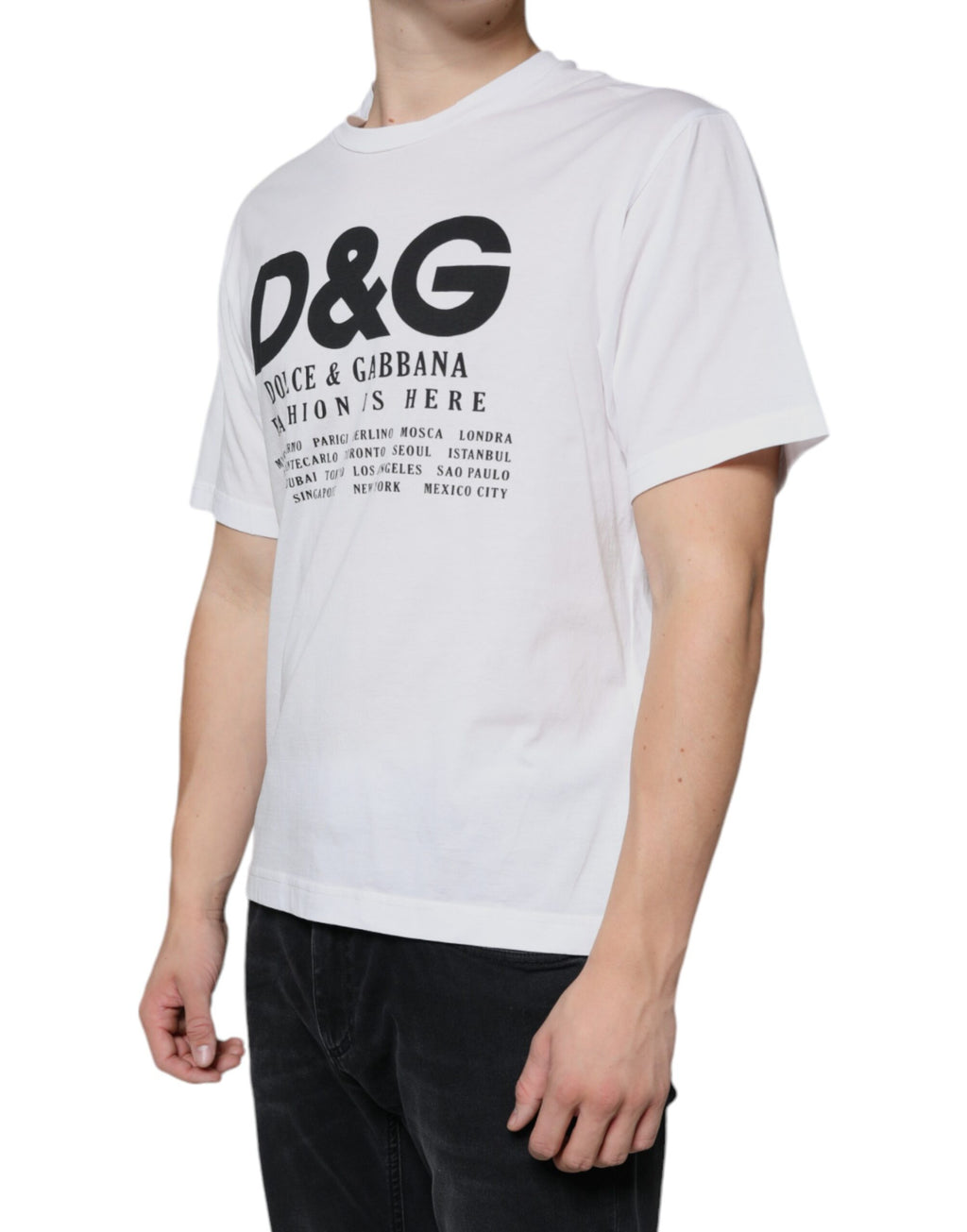 T-shirt blanc en coton Dolce & Gabbana avec logo DG imprimé, style décontracté et moderne.