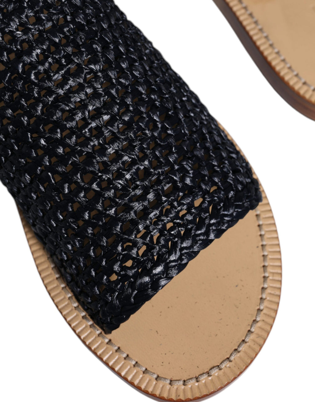 Sandales Dolce & Gabbana en raffia noir à tresse monochrome, vue de face, élégantes et confortables.