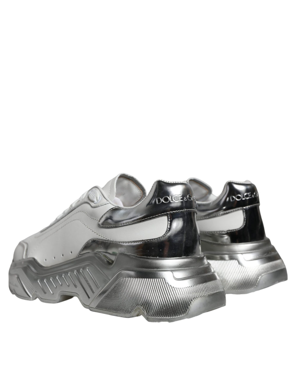 Chaussures sneakers basses Dolce & Gabbana Daymaster blanches avec détails argentés, vue de face.