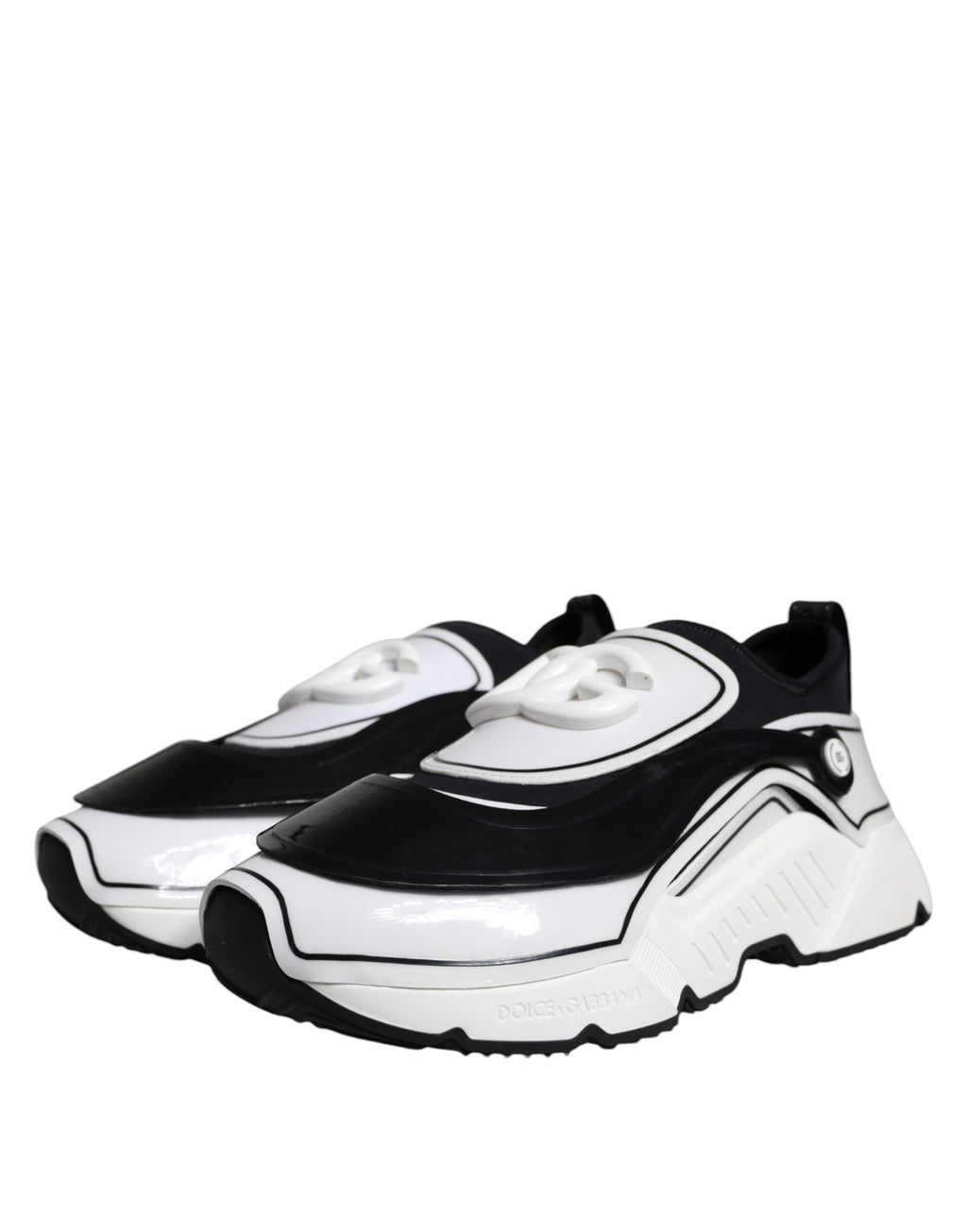 Basket Dolce & Gabbana Daymaster en blanc et noir avec logo plaque, chaussures sneakers élégantes et modernes.
