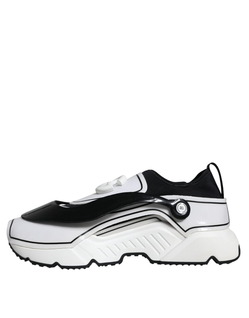 Chaussures sneakers Dolce & Gabbana Daymaster blanches et noires avec logo plaque, en cuir, vues de profil.