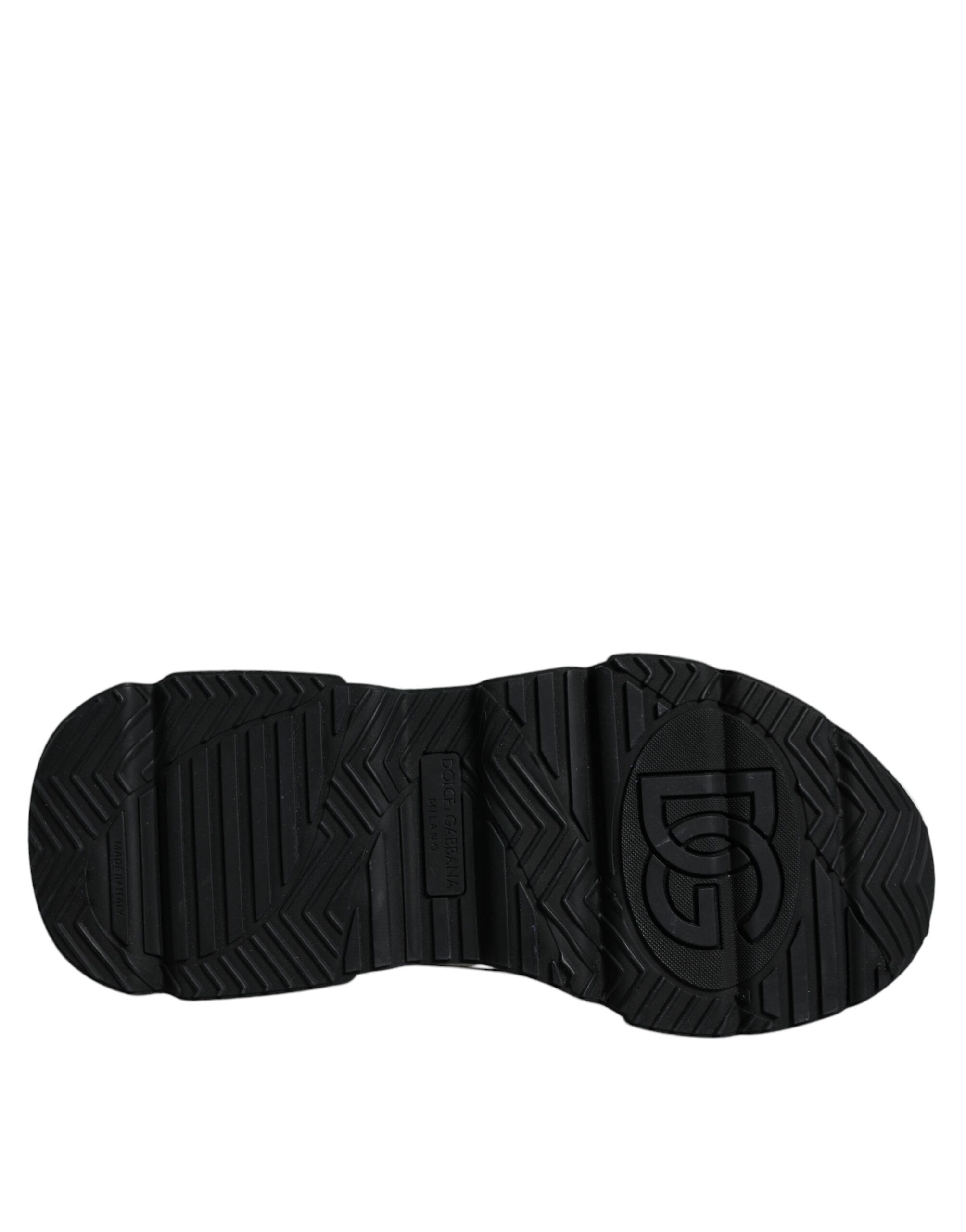 Sneakers Daymaster blanches et noires Dolce & Gabbana avec logo en plaque, chaussures de mode élégantes et décontractées.