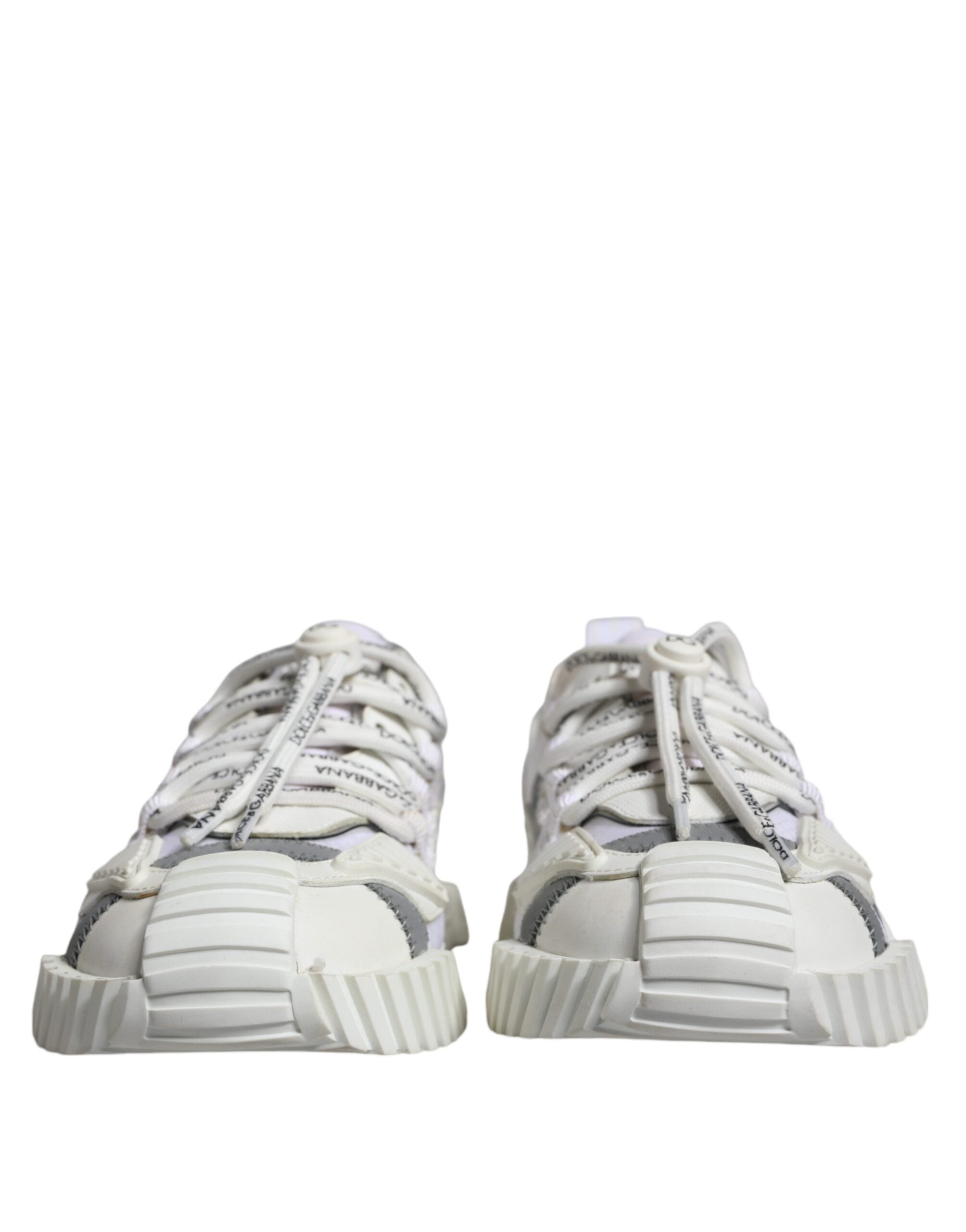 Chaussures sneakers basses blanches Dolce & Gabbana avec lacets en dentelle, style décontracté et élégant.