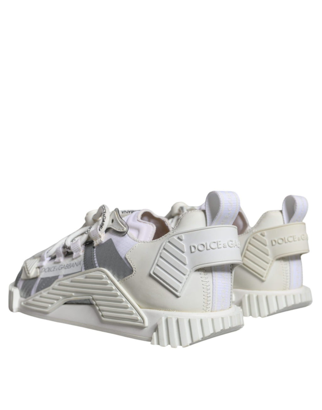 Chaussures sneakers basses blanches Dolce & Gabbana NS1 en dentelle avec lacets, vue de face.