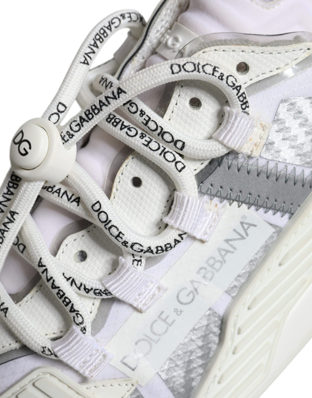 Chaussures sneakers basses blanches Dolce & Gabbana NS1 avec lacets, design élégant en dentelle et textile.