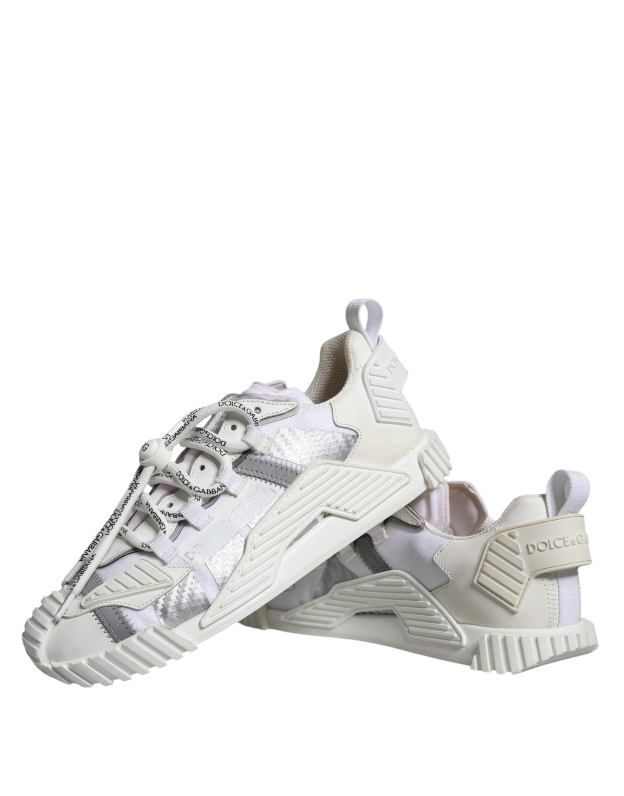Chaussures sneakers basses blanches Dolce & Gabbana en dentelle avec laçage, style décontracté et élégant.