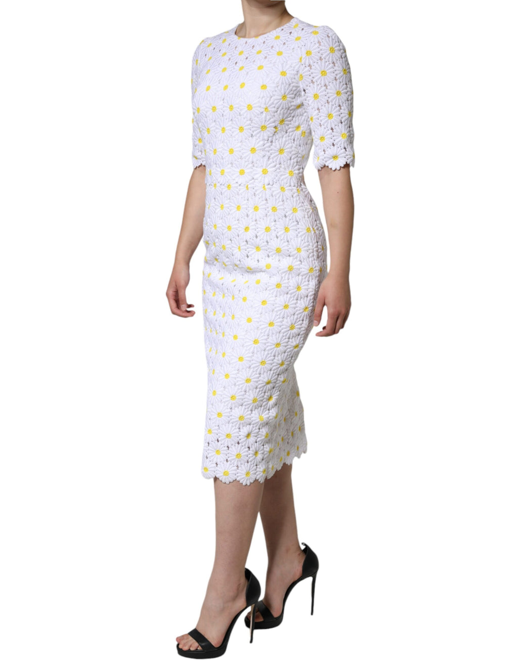 Robe midi blanche Dolce & Gabbana Daisy Macrame Lace, robe ajustée en dentelle avec détails en macramé et motifs floraux.