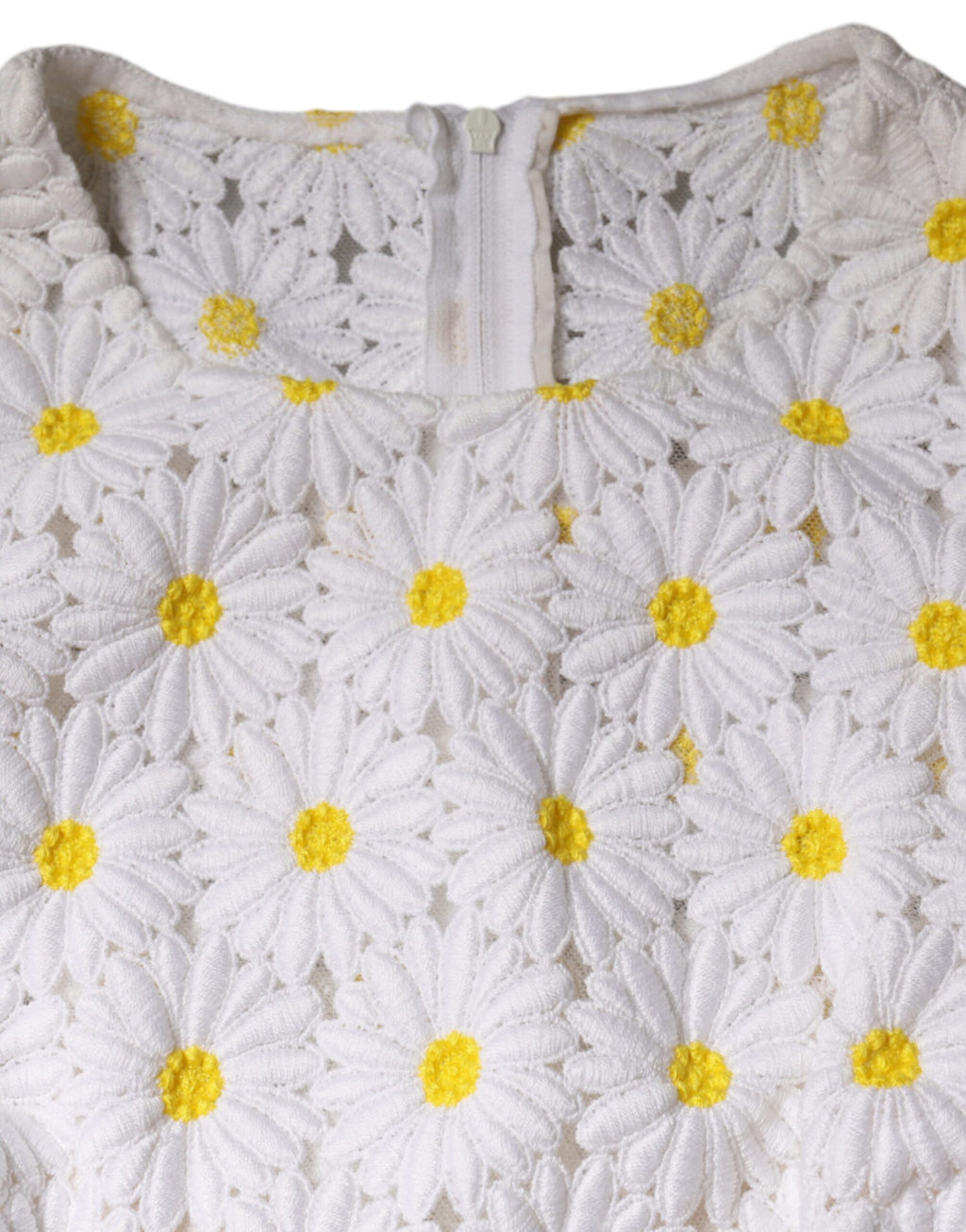 Robe midi blanche Dolce & Gabbana Daisy en macramé et dentelle, silhouette ajustée et élégante.