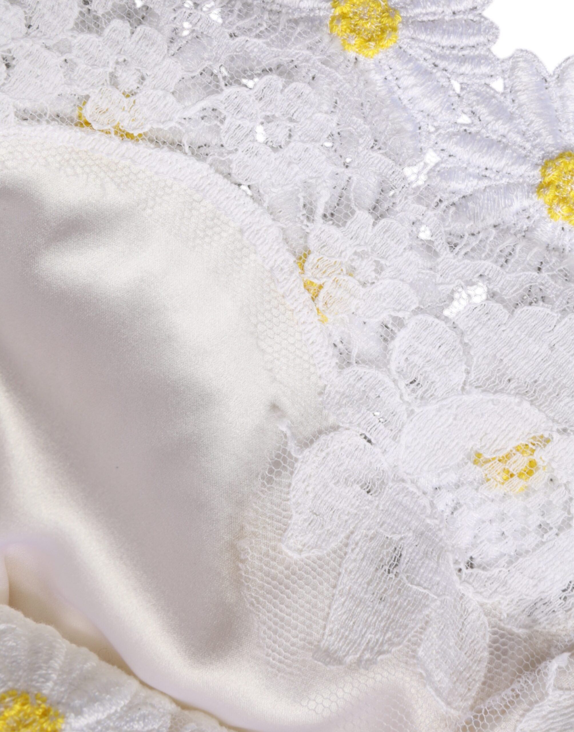 Robe midi en dentelle de macramé blanche Dolce & Gabbana avec motif de marguerite, style élégante et féminine.