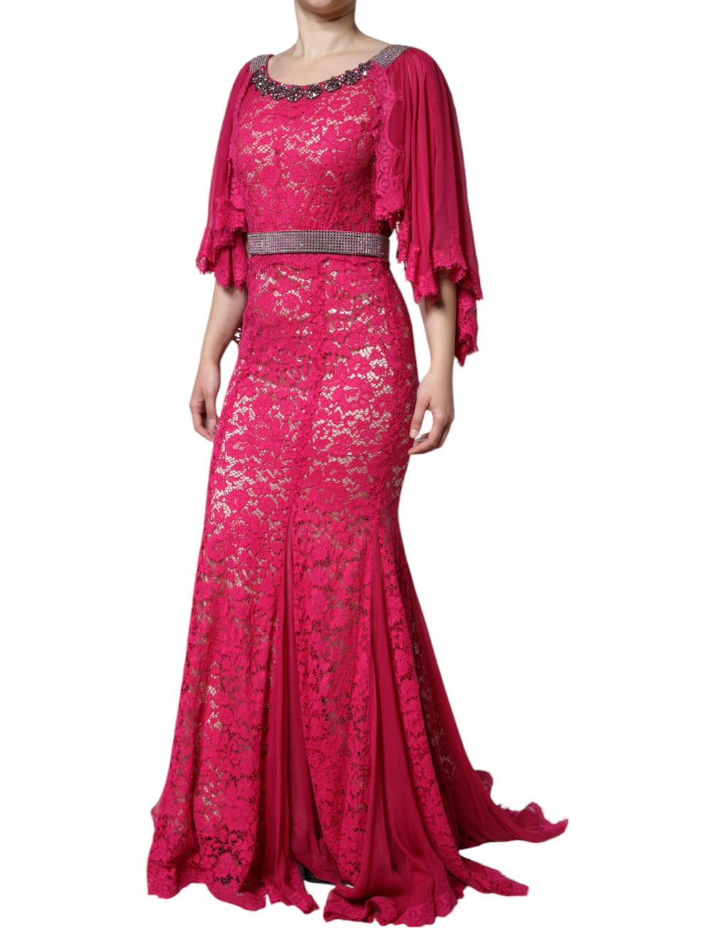 Robe longue en dentelle rose avec cristaux, de la marque Dolce & Gabbana, élégante et sophistiquée.