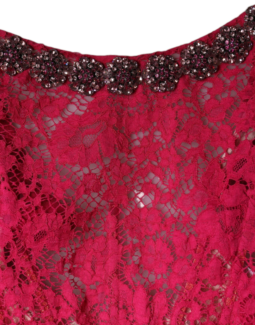 Robe longue Dolce & Gabbana en dentelle rose avec cristaux, coupe ajustée et élégante, vue de face sur fond neutre.