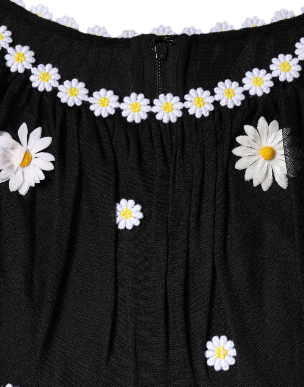 Robe longue en soie noire à fleurs daisies de Dolce & Gabbana, style évasé et élégance sophistiquée.