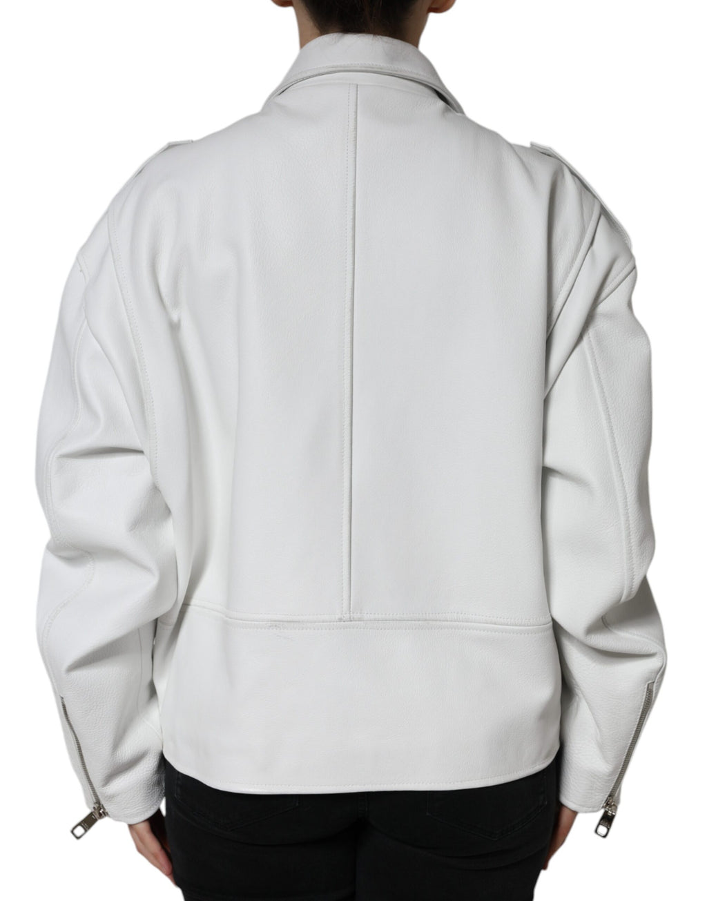Veste en cuir d'agneau blanche Dolce & Gabbana, coupe motard, avec détails élégants et fermeture éclair visible.