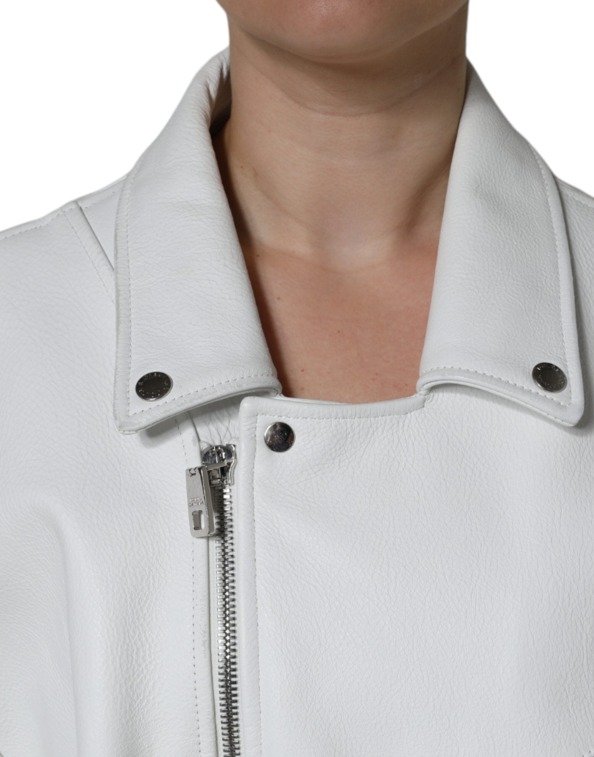 Veste en cuir d'agneau blanche Dolce & Gabbana, veste de motard élégante avec détails en cuir blanc, vue de face.