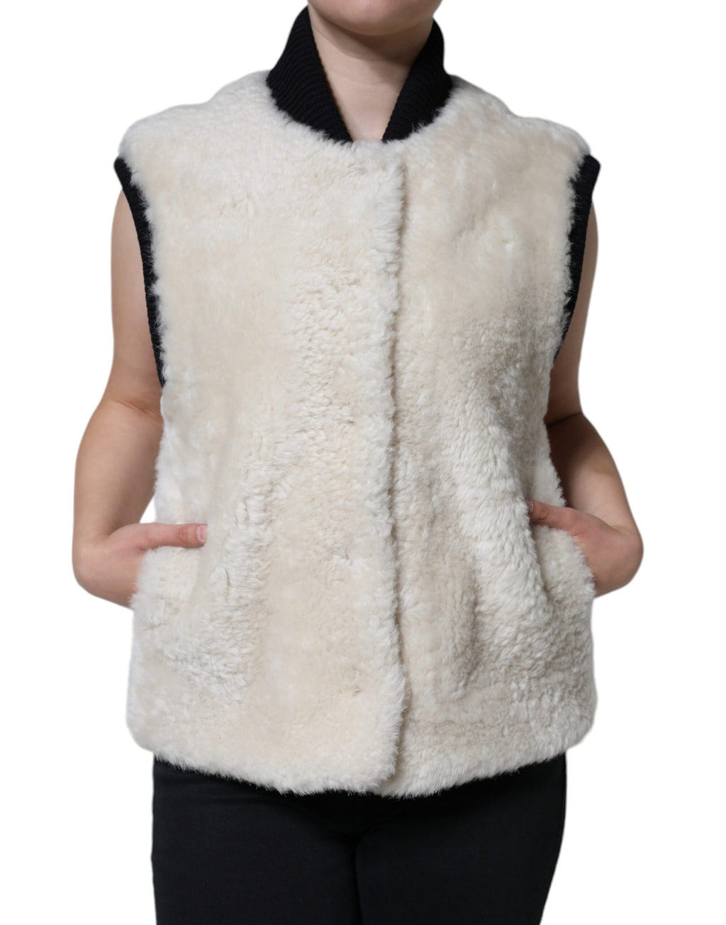 Gilet en cuir et shearling blanc Burberry Warrenford, veste élégante avec col en shearling et fermeture à boutons.