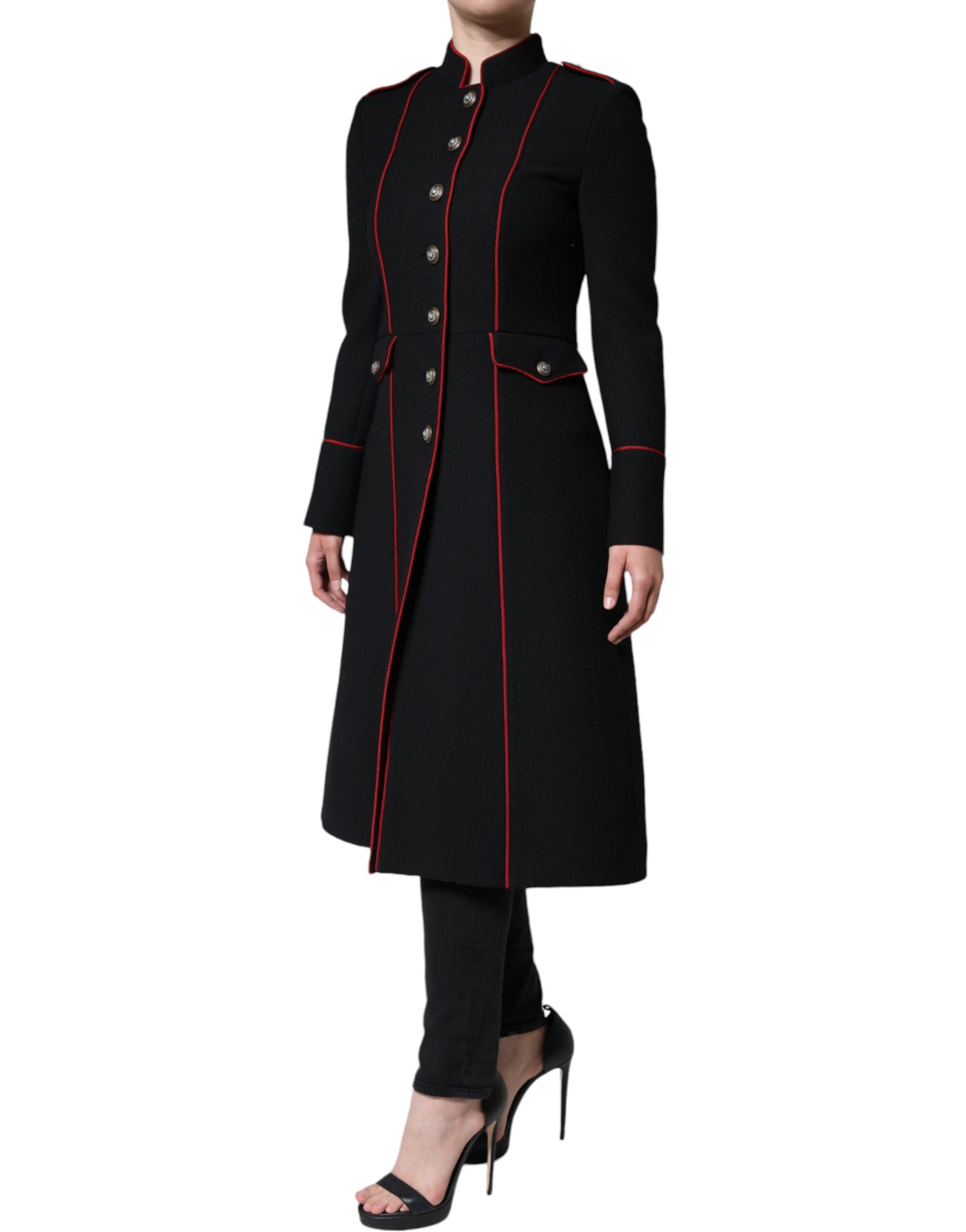 Manteau trench noir à un seul boutonnage de Dolce & Gabbana, coupe élégante avec col classique et ceinture ajustable.
