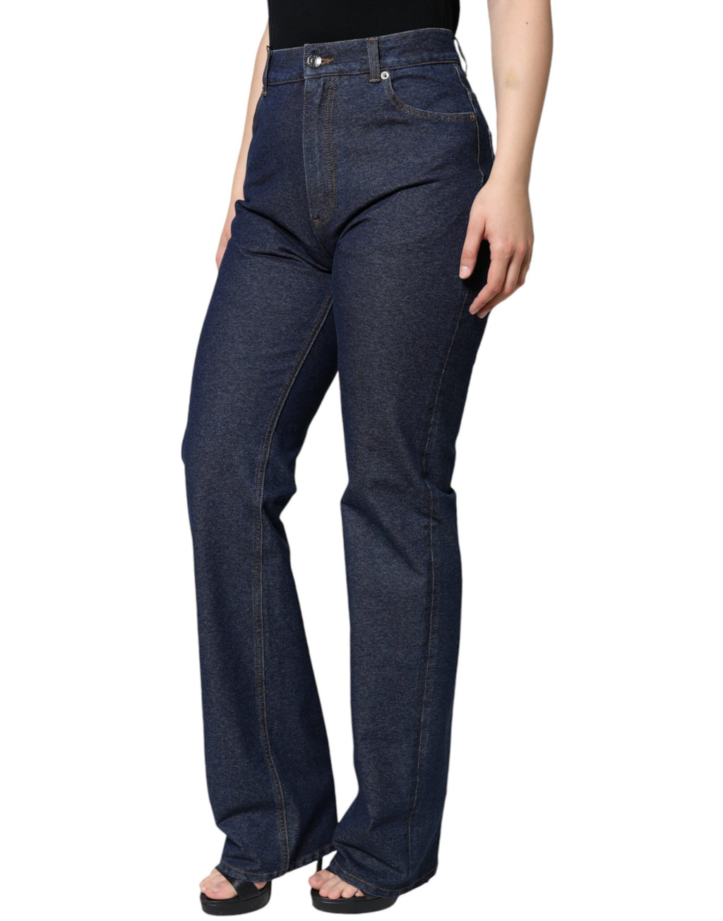 Jean en denim bleu foncé Dolce & Gabbana en coton stretch, coupe droite, visible avec détails de couture et fermeture.