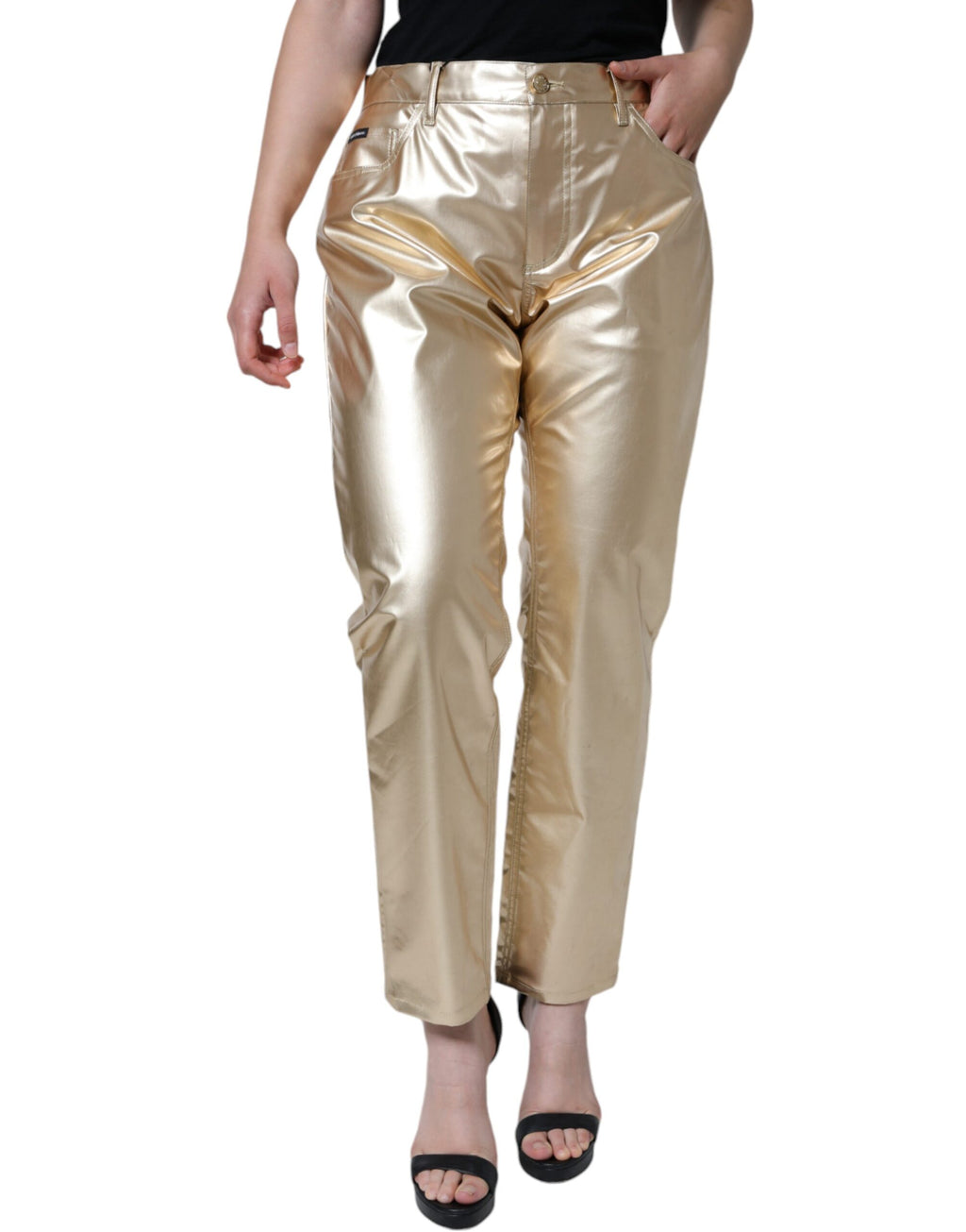 Pantalons tapered en polyester doré métallisé de Dolce & Gabbana, style moderne et élégant, vue en gros plan.
