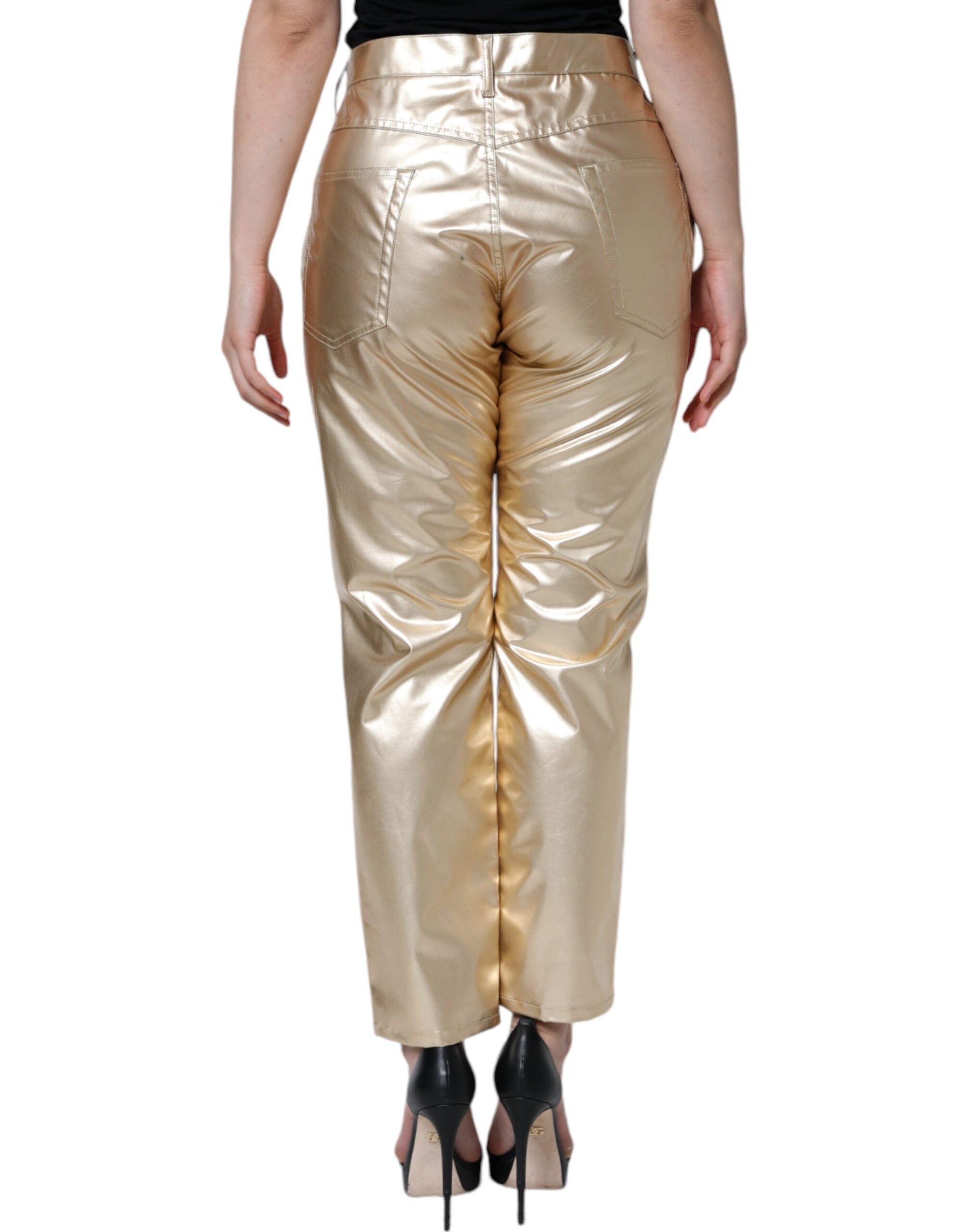 Pantalons tapered en polyester doré métallique de Dolce & Gabbana, style élégant et moderne, visibles sur la photo.
