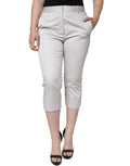 Pantalons skinny en coton blanc à taille moyenne de Dolce & Gabbana, coupe courte et ajustée, visibles dans l'image.