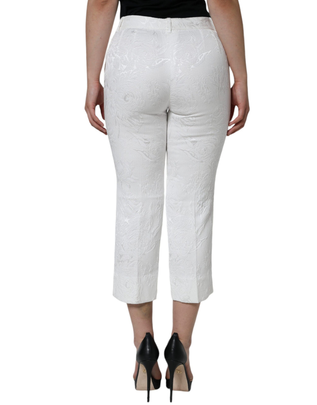 Pantalons courts en coton brodé floral blanc de Dolce & Gabbana, style élégant et tendance.