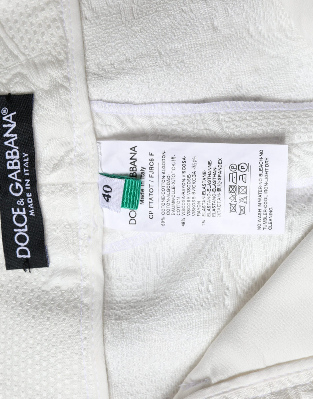 Pantalons courts en coton brodé floral blanc de Dolce & Gabbana, style élégant et tendance pour femme.