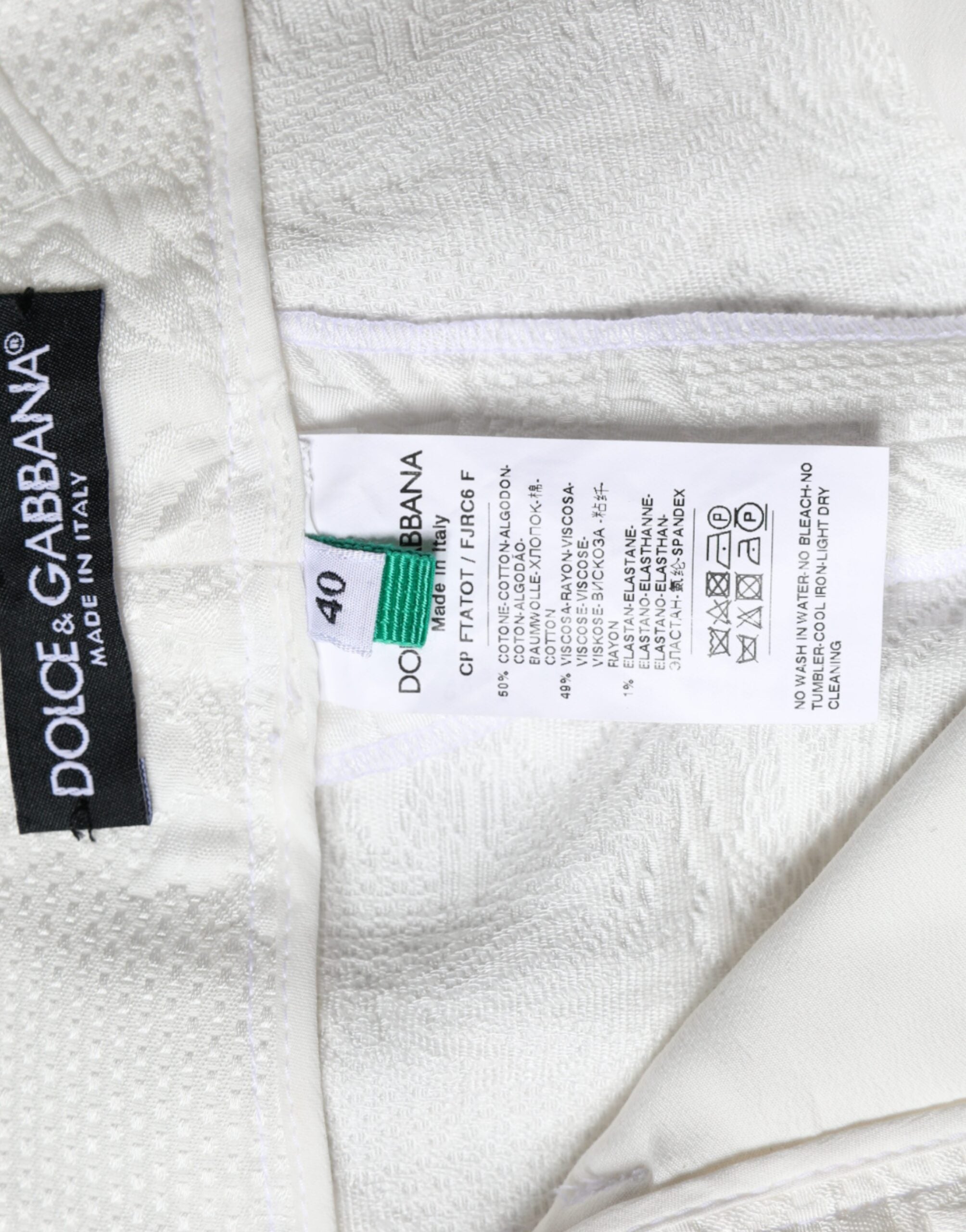 Pantalons courts en coton brodé floral blanc de Dolce & Gabbana, style élégant et tendance pour femme.