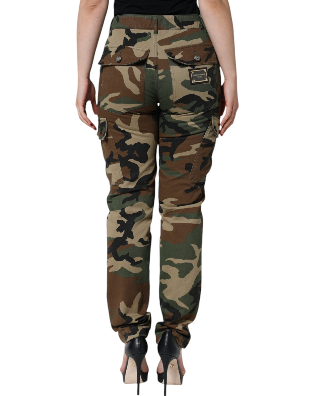 Pantalon cargo camouflage multicolore Dolce & Gabbana en tissu, avec poches latérales et design tendance.
