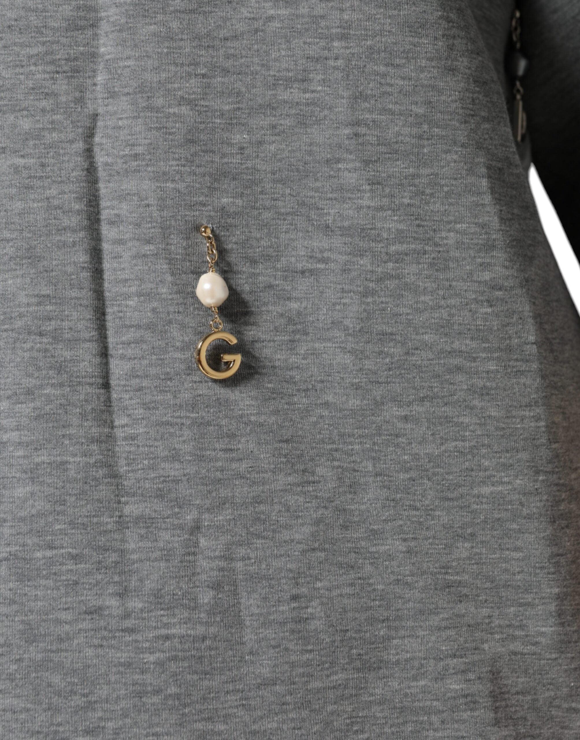 T-shirt gris Dolce & Gabbana en coton mélangé avec embellissements, vue de face.