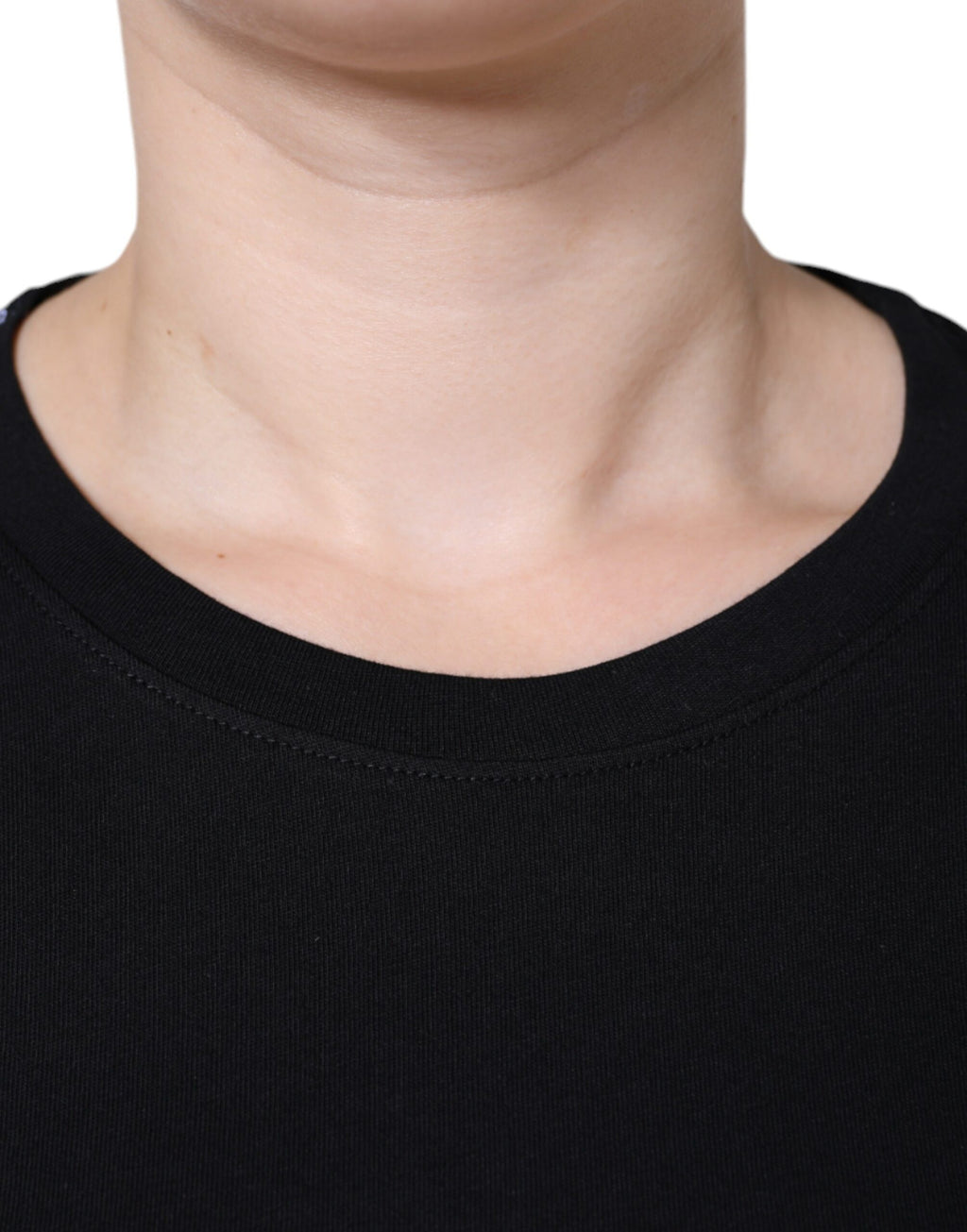 T-shirt noir en coton à col rond à manches courtes de Dolce & Gabbana, vue de face.