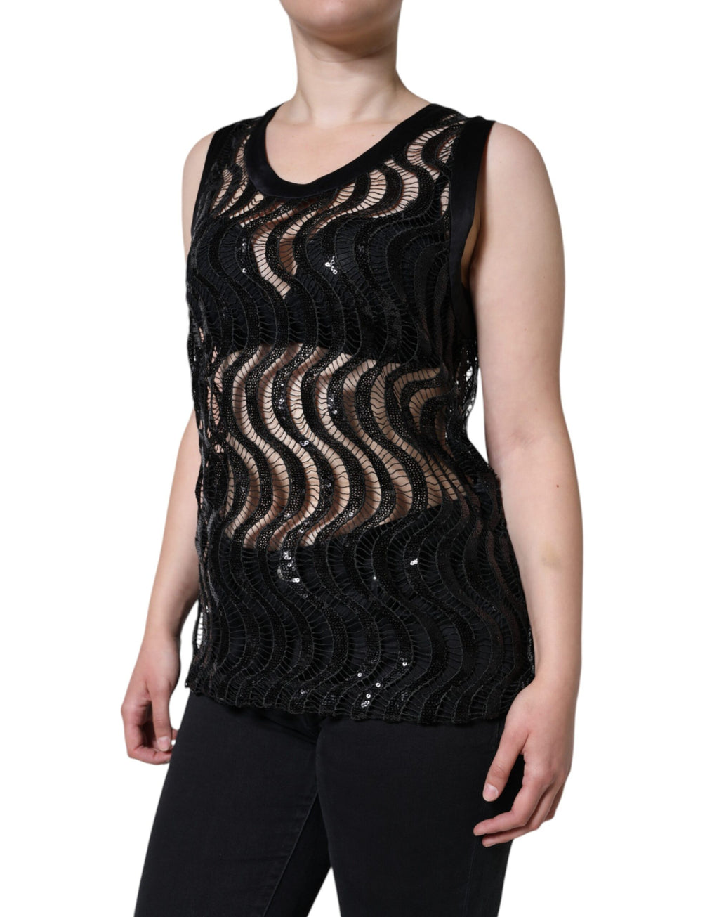 Top sans manches Dolce & Gabbana en sequin noir, blouse élégante avec décolleté, visible en gros plan dans l'image 4668266.jpg