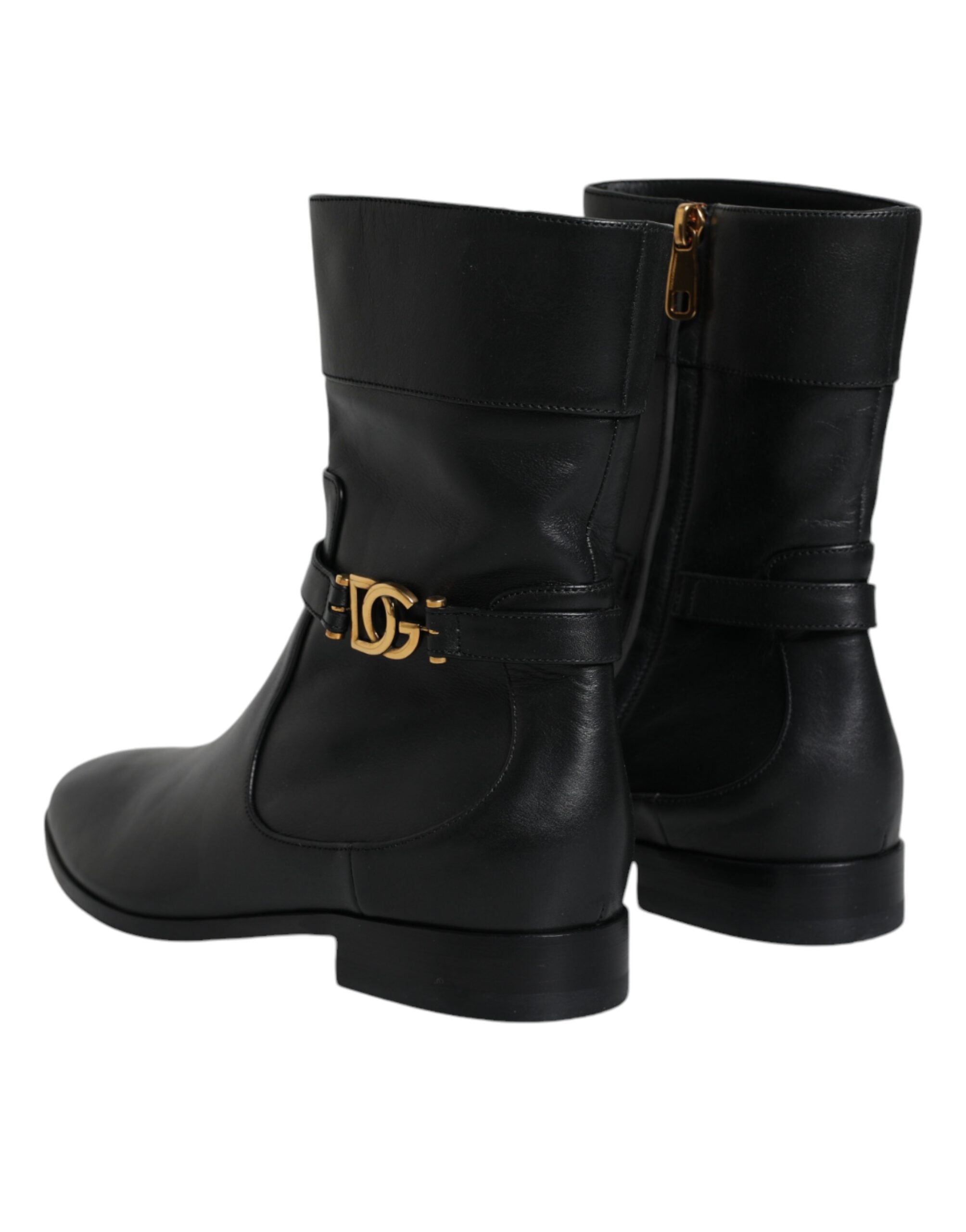 Bottes mi-mollet en cuir noir Dolce & Gabbana avec logo, style élégant et sophistiqué, vue de côté sur une surface neutre.