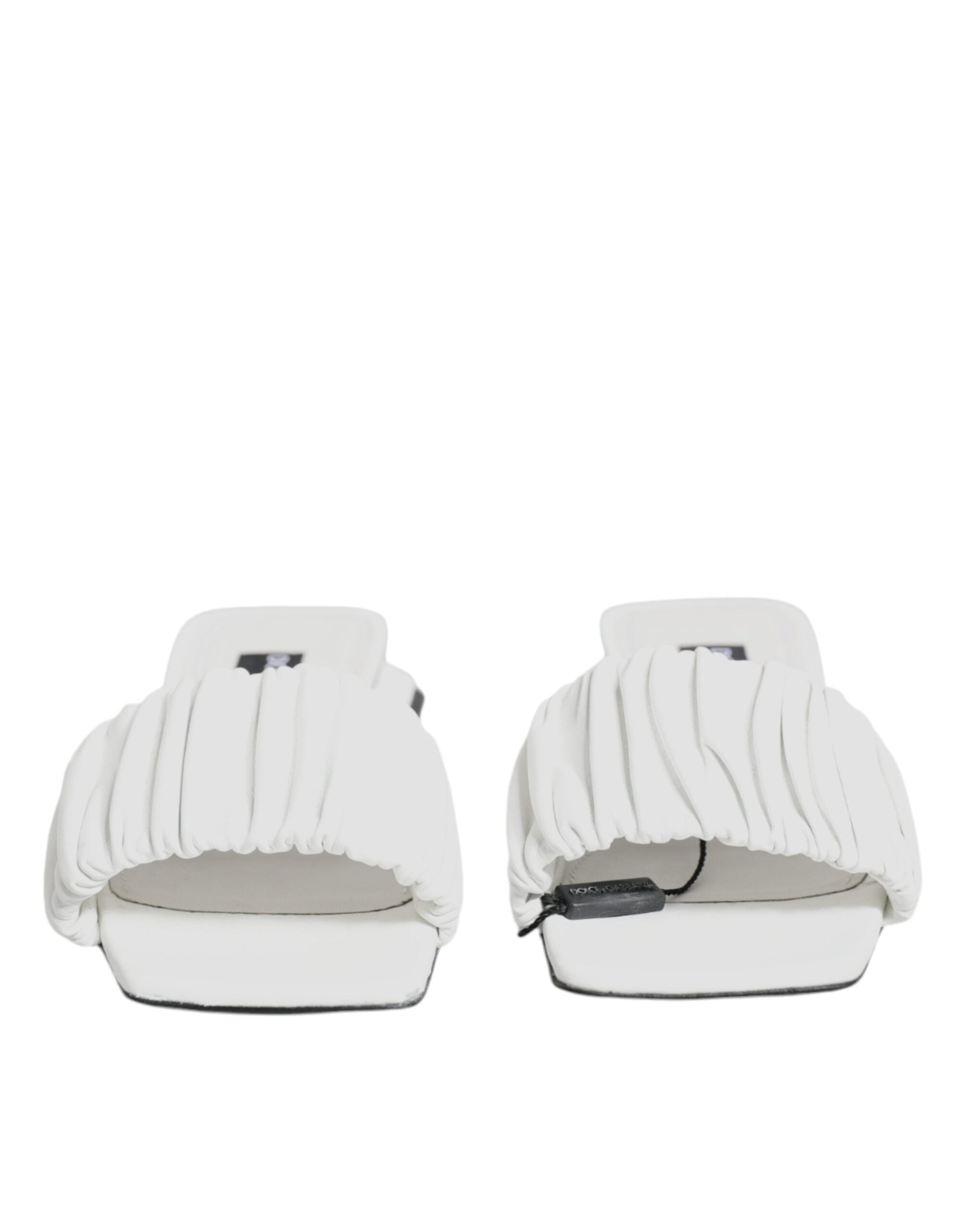 Sandales plates en cuir blanc Dolce & Gabbana, chaussures de style slip-on élégantes et confortables pour femmes.