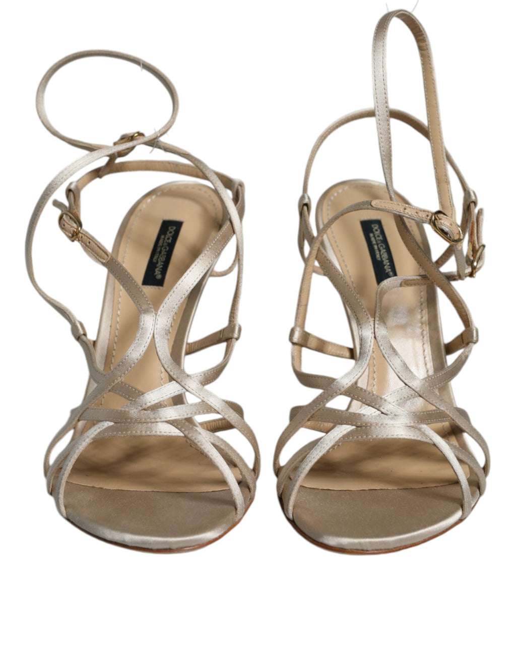 Sandales à talons stilettos en cuir beige de Dolce & Gabbana, chaussures élégantes avec design sophistiqué.