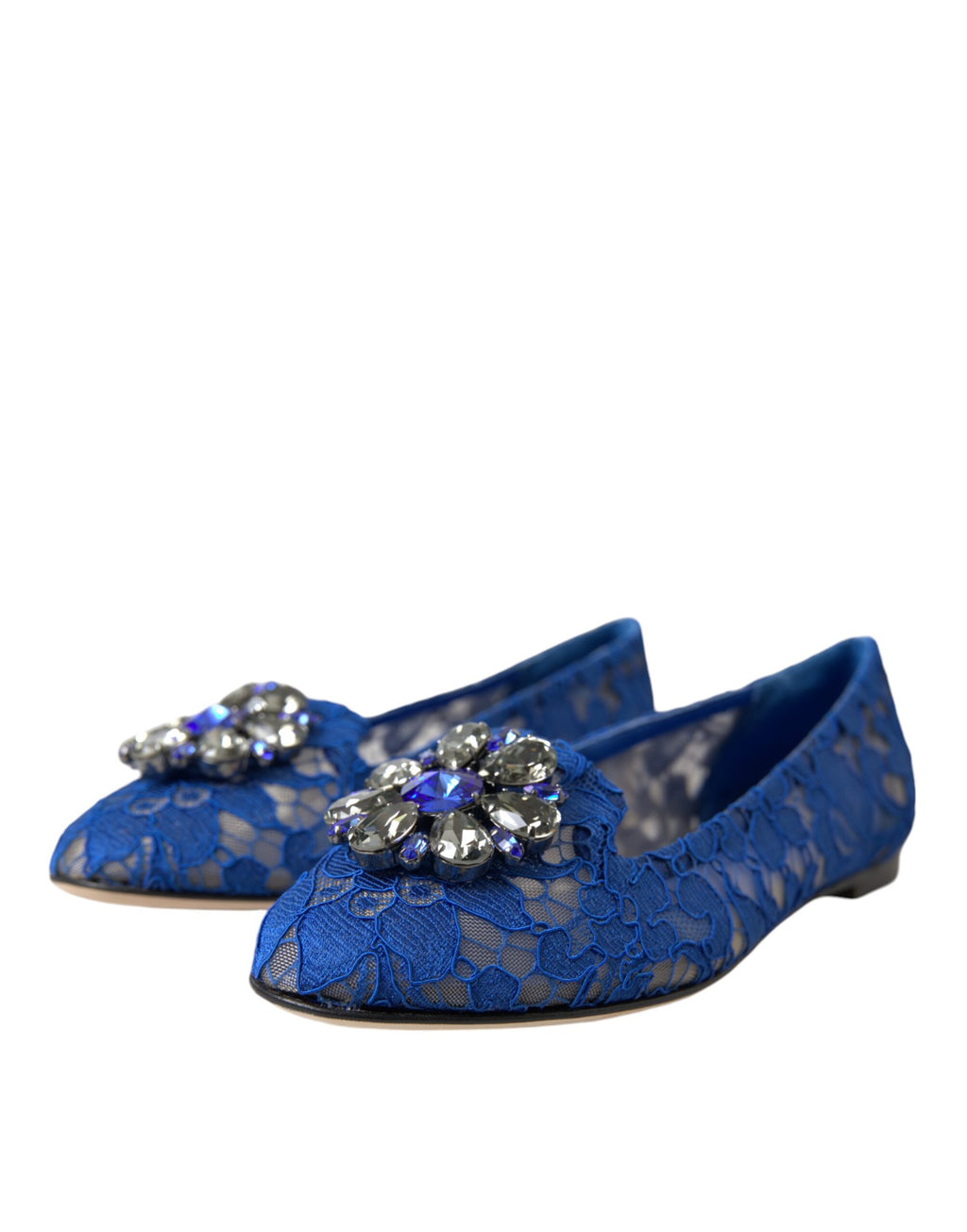 Chaussures ballerines en dentelle bleue Dolce & Gabbana avec cristaux, style élégant et féminin, vue de face.