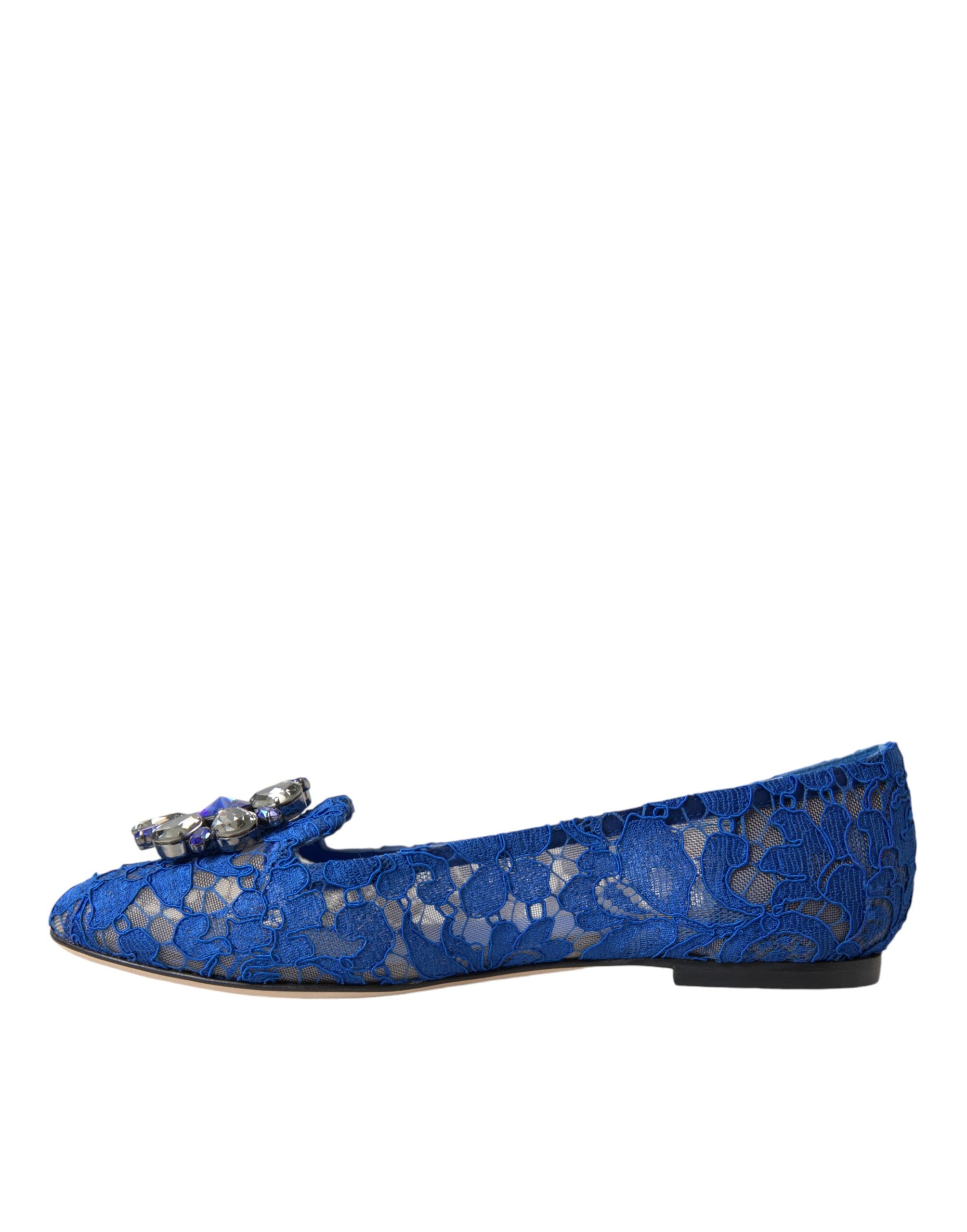 Chaussures ballerines en dentelle bleue Dolce & Gabbana avec cristaux, élégantes et confortables pour femmes.