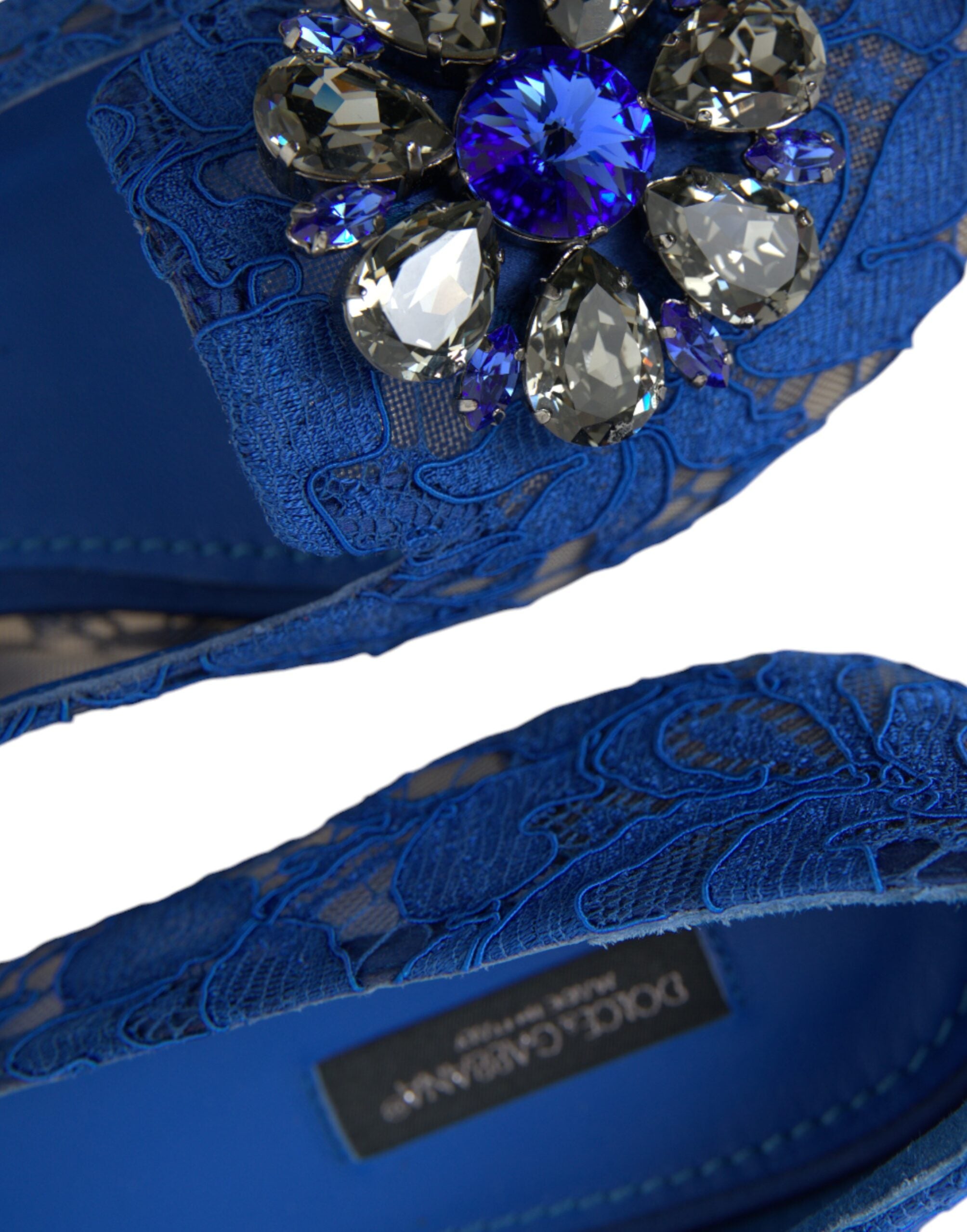 Chaussures ballerines Dolce & Gabbana en dentelle bleue avec cristaux, élégantes et confortables pour femme.