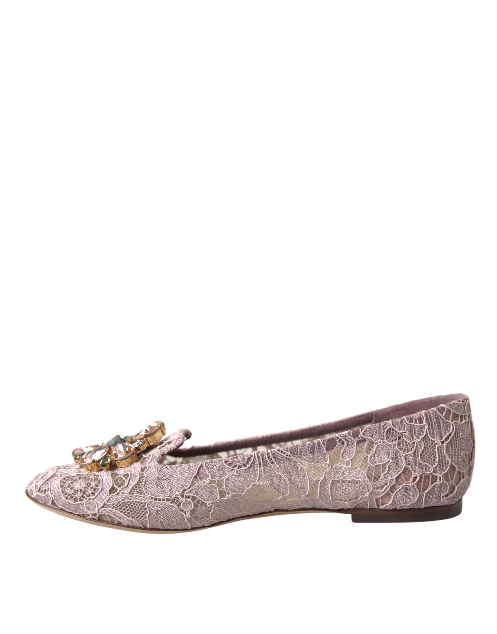 Chaussures ballerines en dentelle rose Dolce & Gabbana avec cristaux, élégantes et confortables, pour un style sophistiqué.
