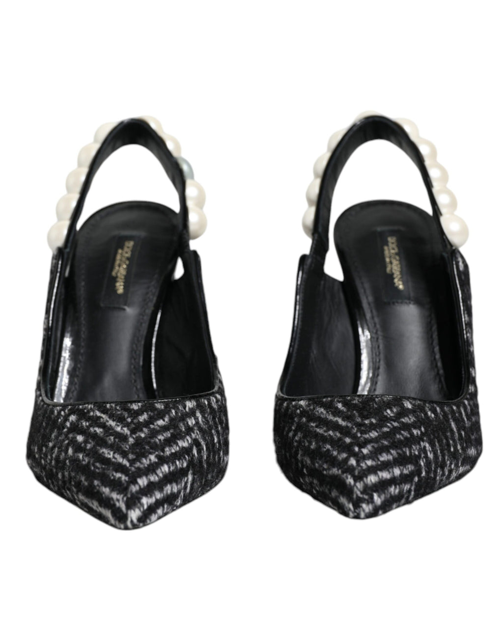 Chaussures Dolce & Gabbana à talons slingback blanches et noires avec motif chevron et perles en faux perles.