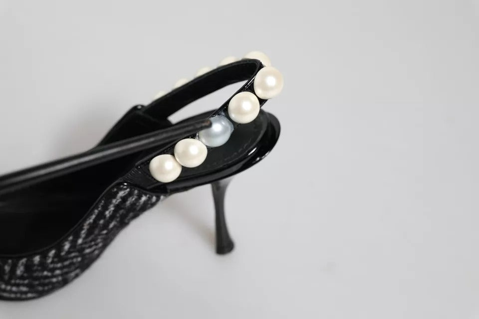 Chaussures à talons Dolce & Gabbana, slingback en noir et blanc avec motif chevron et fausses perles.