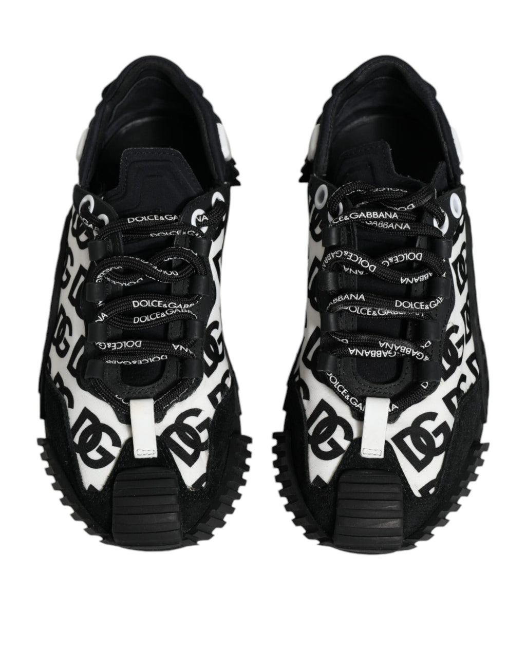 Chaussures Nike NS1 basses noires avec logo, lacets, style décontracté, vue de face, en gros plan.