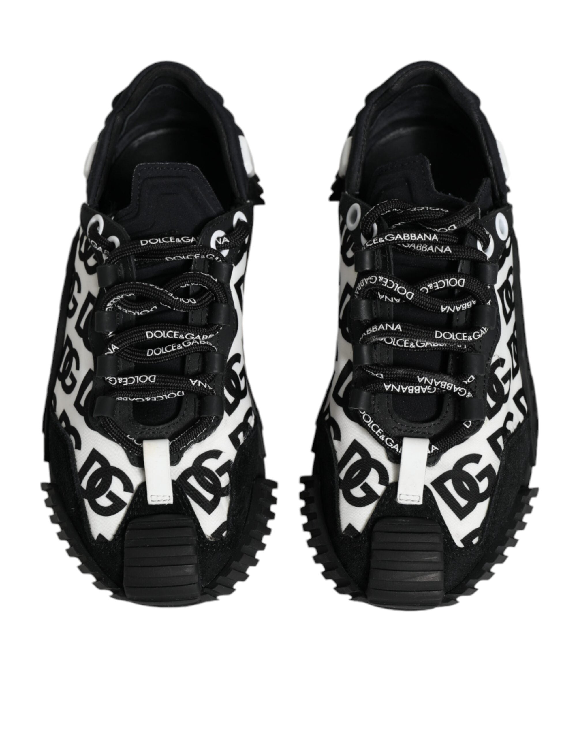 Chaussures Nike NS1 basses noires avec logo, lacets, style décontracté, vue de face, en gros plan.