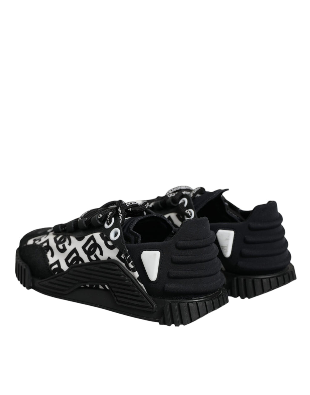 Chaussures sneakers basses Dolce & Gabbana logo noir avec laçage en dentelle, vue de face.