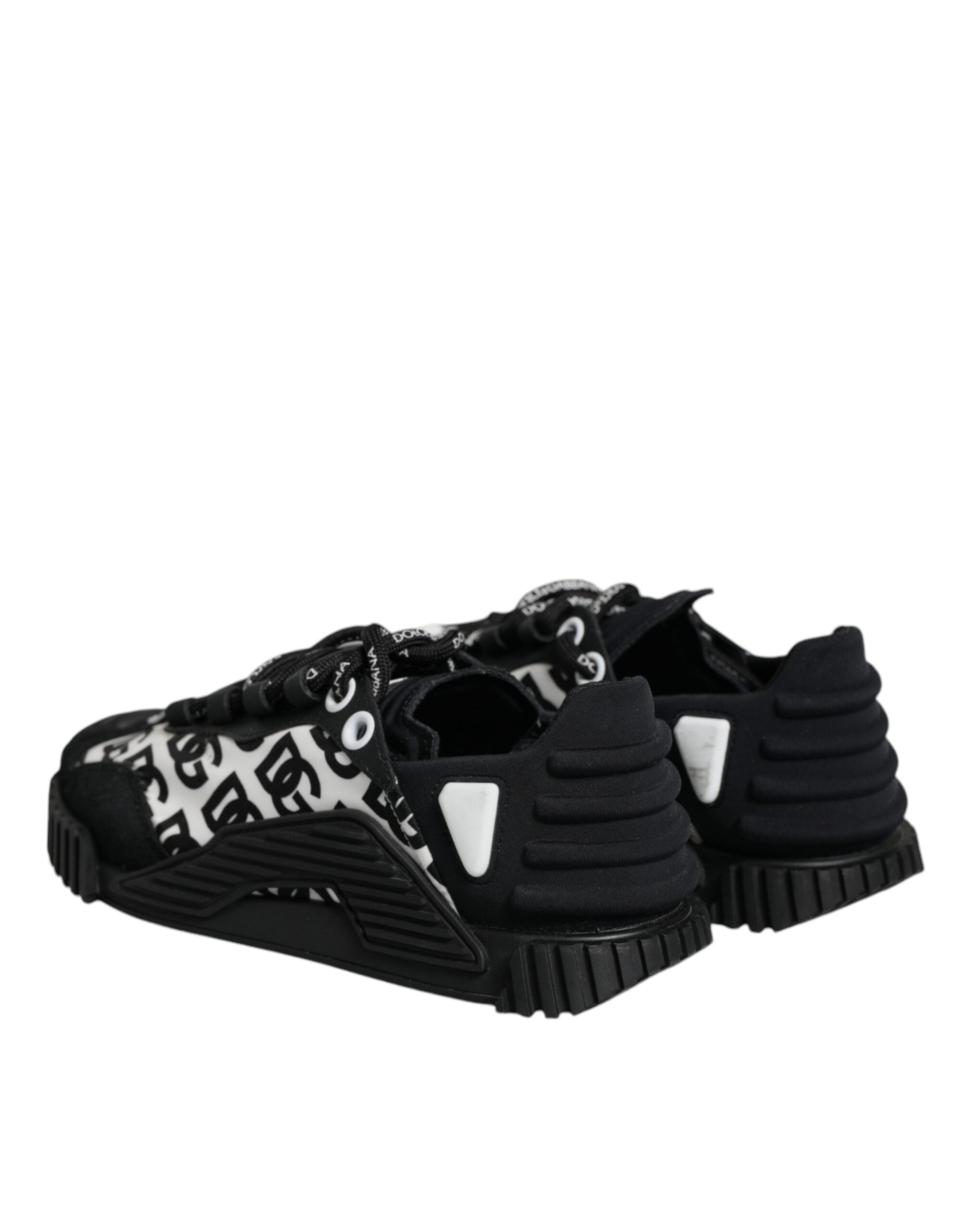 Chaussures sneakers basses Dolce & Gabbana logo noir avec laçage en dentelle, vue de face.