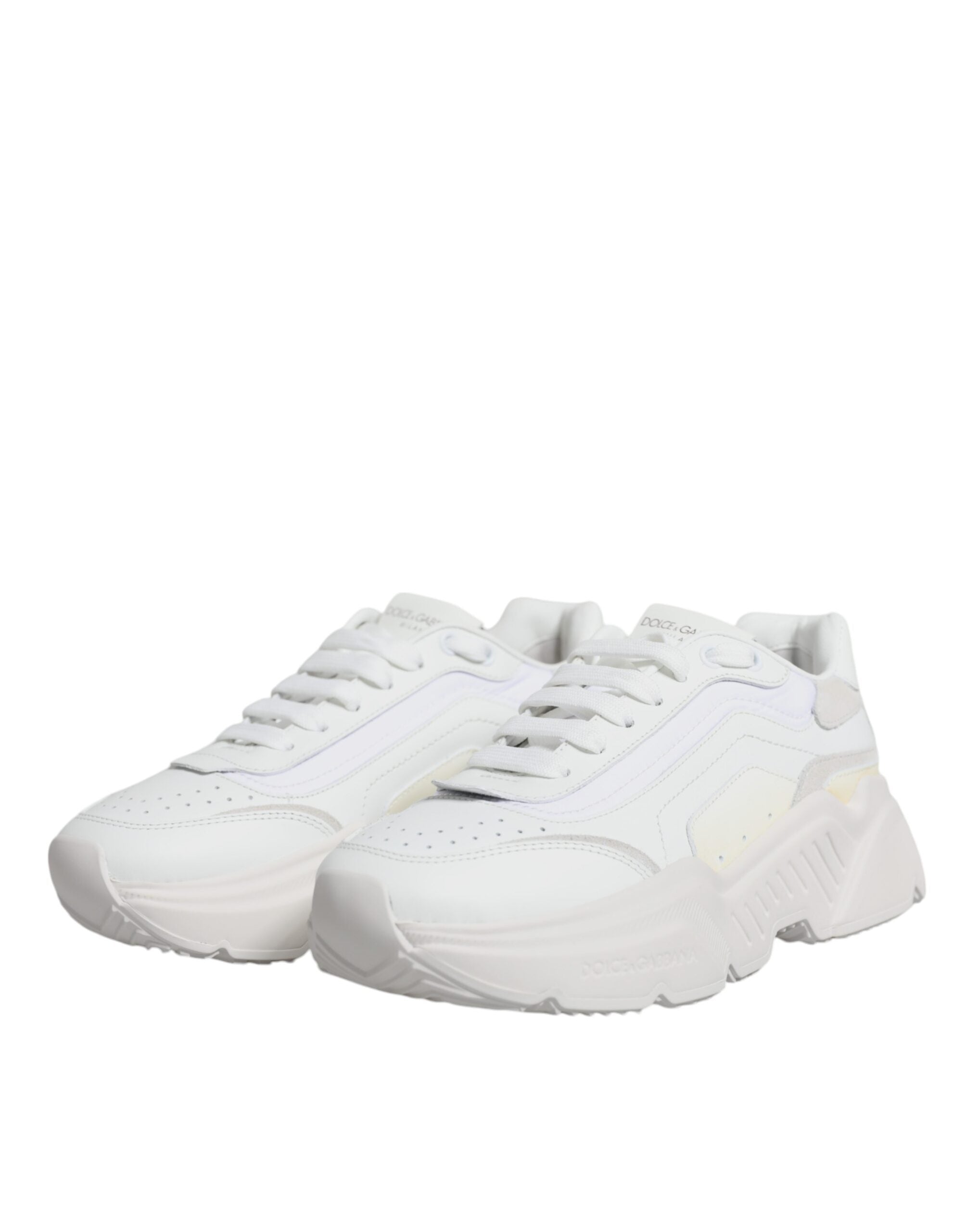 Chaussures sneakers basses blanches Dolce & Gabbana Daymaster, cuir blanc avec détails colorés, vue de côté.