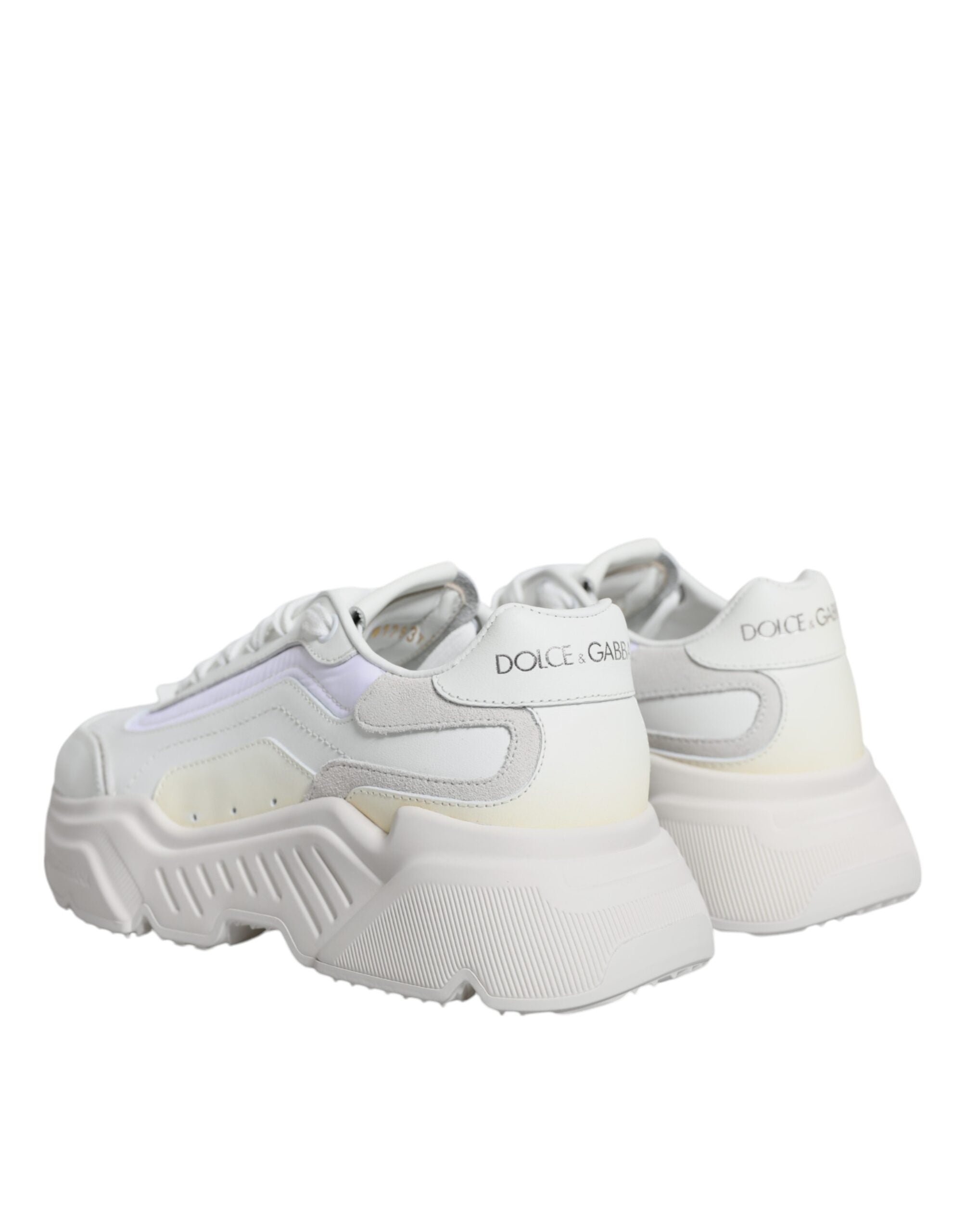 Chaussures basses Dolce & Gabbana Daymaster blanches, sneakers de mode avec design épuré et détails élégants.