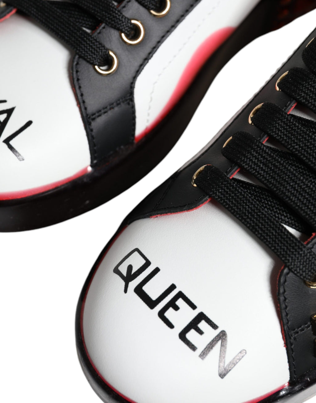 Chaussures portofino en cuir blanc et rouge avec cristaux, sneakers Dolce & Gabbana élégants et tendance.