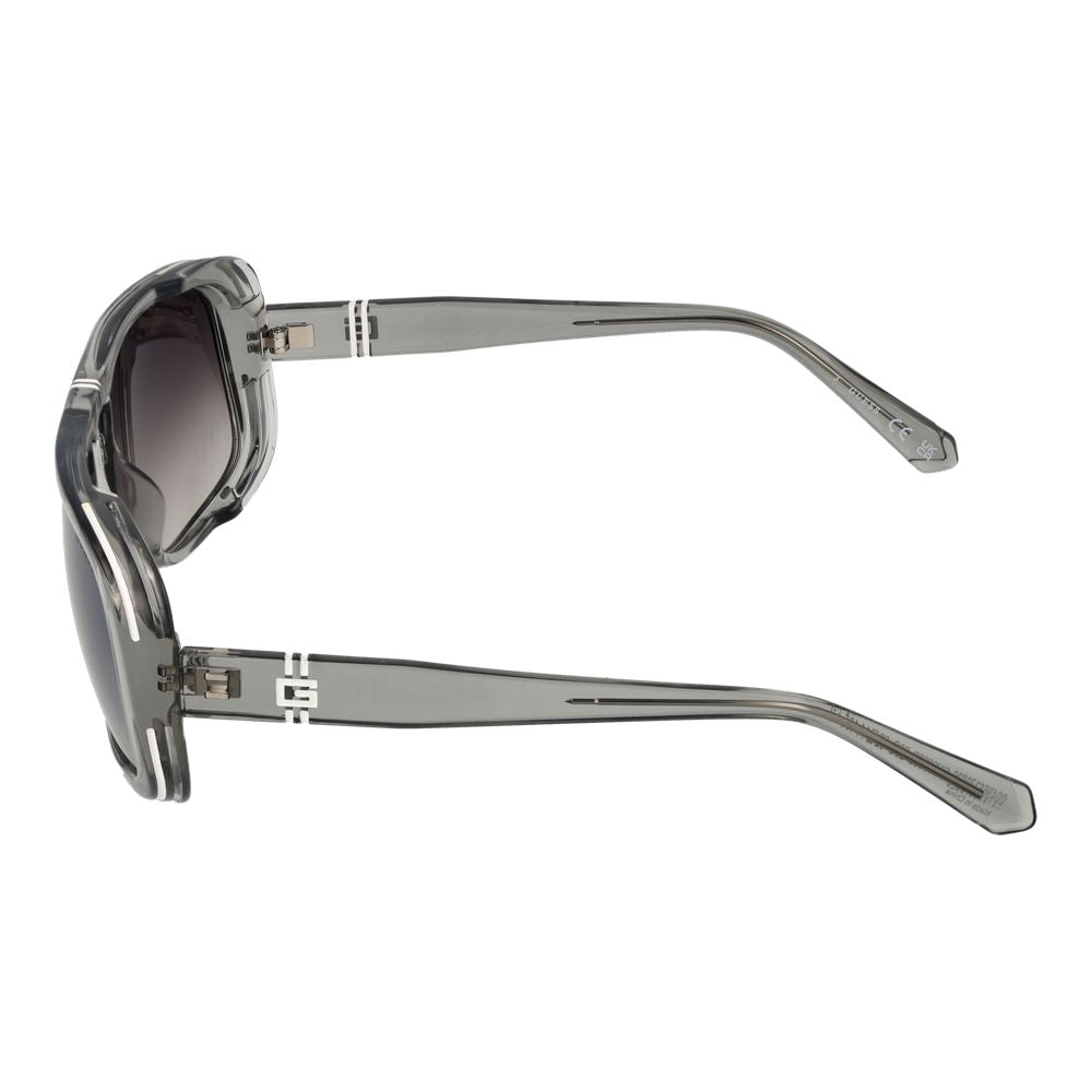 Lunettes de soleil Guess en plastique gris, monture élégante et moderne, avec verres sombres pour un look tendance et protection solaire