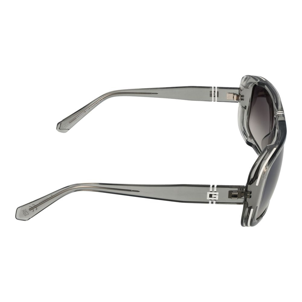 Lunettes de soleil en plastique gris de la marque Guess, avec monture élégante et design moderne.
