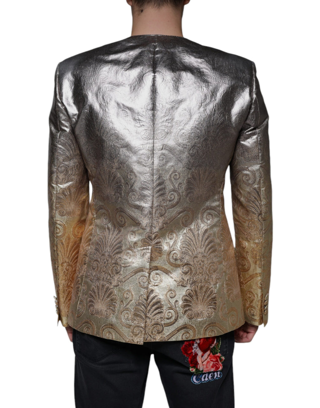 Blazer habillé Dolce & Gabbana en jacquard doré à simple boutonnage, élégance sophistiquée et détails luxueux.